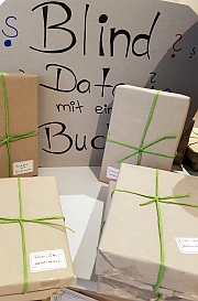 verpackte Bücher - Blind-date mit einem Buch