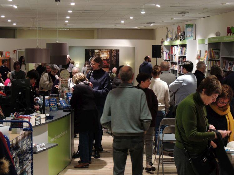 Pause, Gelegenheit zum Erwerb des Buches