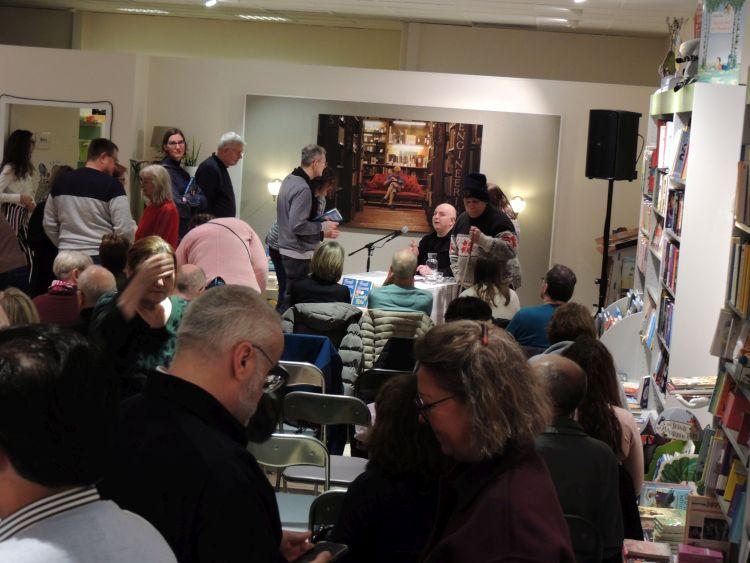 Frank Goosen signiert, Warteschlange