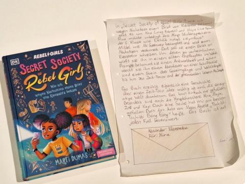 Handschriftliche Rezension von Leni 10 Jahre zu Secret Society of Rebel Girls 1