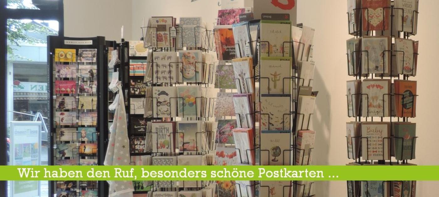 Mehrere Postkartenständer